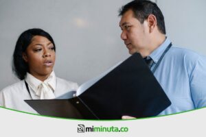 Lee más sobre el artículo Proceso disciplinario laboral: pasos tras la reforma laboral y formatos